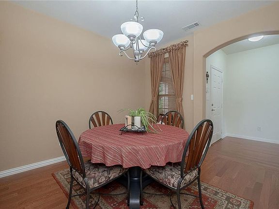 4th image of 5000 Summit View Dr