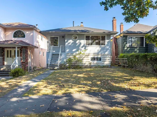 1060 Kelowna St, Vancouver, BC V5K 4E2