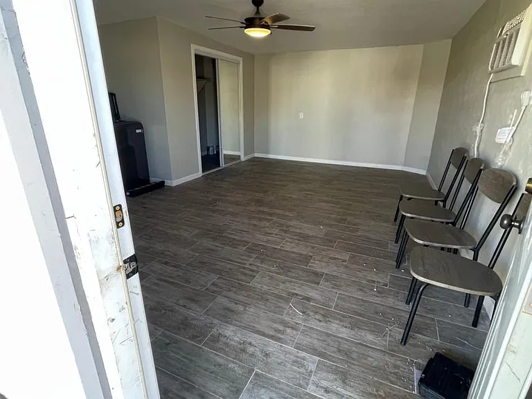 1104 E Hampton St #1 — Photo 16