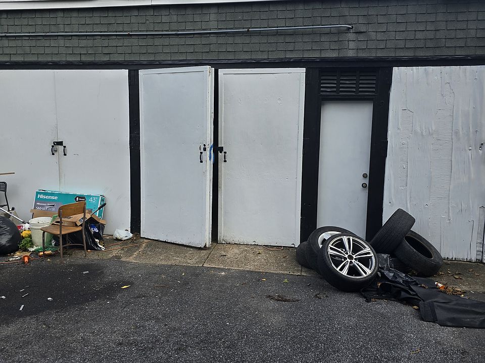 2nd image of 328 Rose St #4