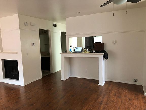Kitchen Counter / Bar