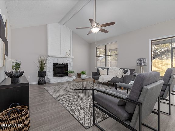 4th image of 8109 COLONNADE Court W