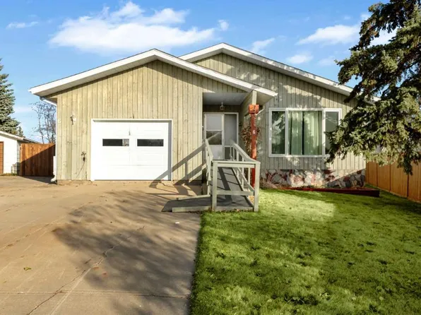 6 E Woodland Close, Sylvan Lake, AB T4S 1L9