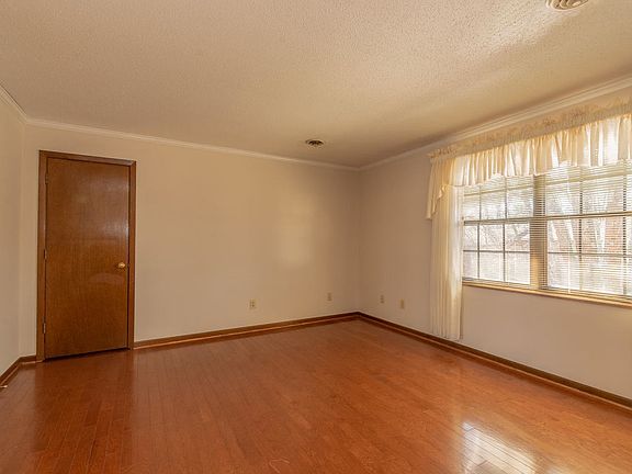 3rd image of 810 Highland Dr APT 404