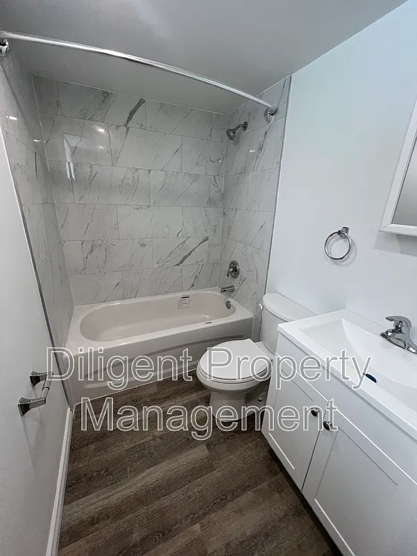 Building Photo - 786 Snelgrove Rd #LOWER