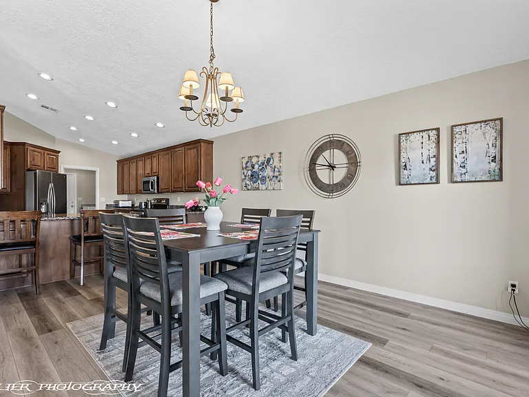 241 Palmer Ln — Photo 10