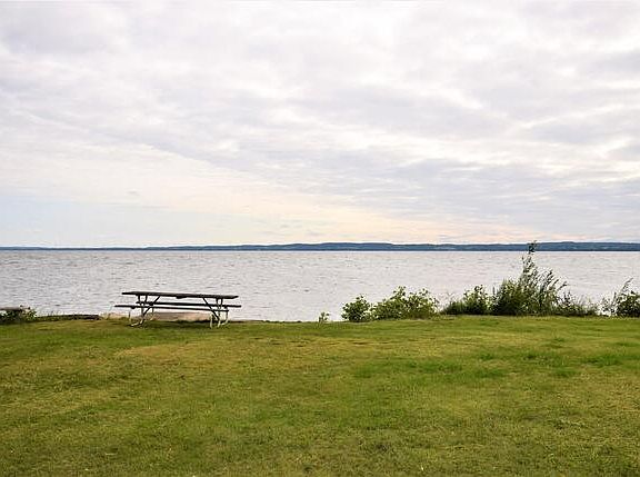 3rd image of 4 Lakeshore Dr #N8749