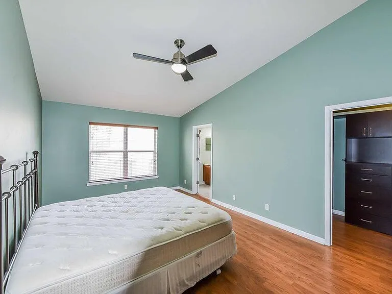 9687 Lago Dr — Photo 8