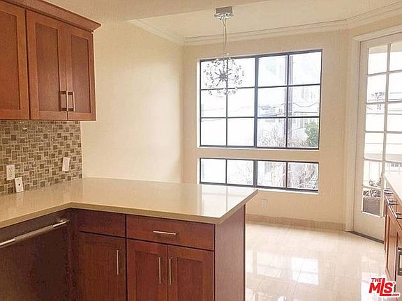 3rd image of 457 N Doheny Dr APT 203
