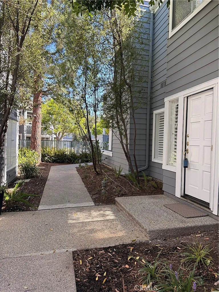 2 bed, 1181 sqft, $4,000 — Photo 4