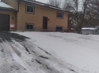 2860 Red Oak Cir, Monticello, MN 55362