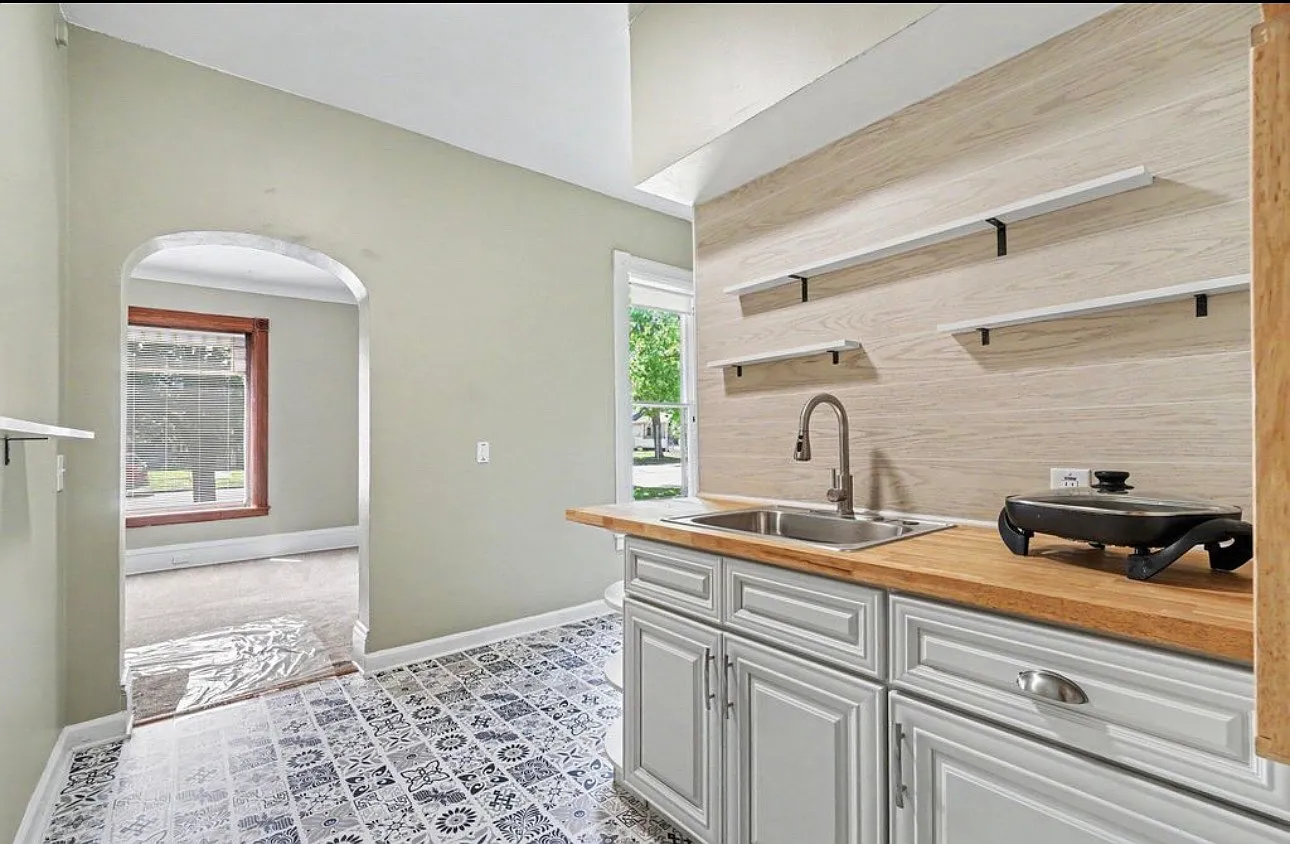 Studio, $1,050 — Photo 4