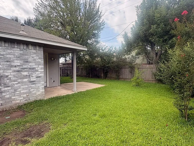 1725 Shire St — Photo 13