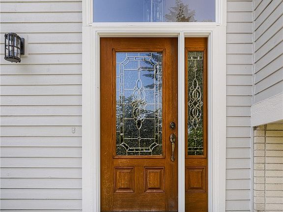 Entry just waiting for your personal touches!