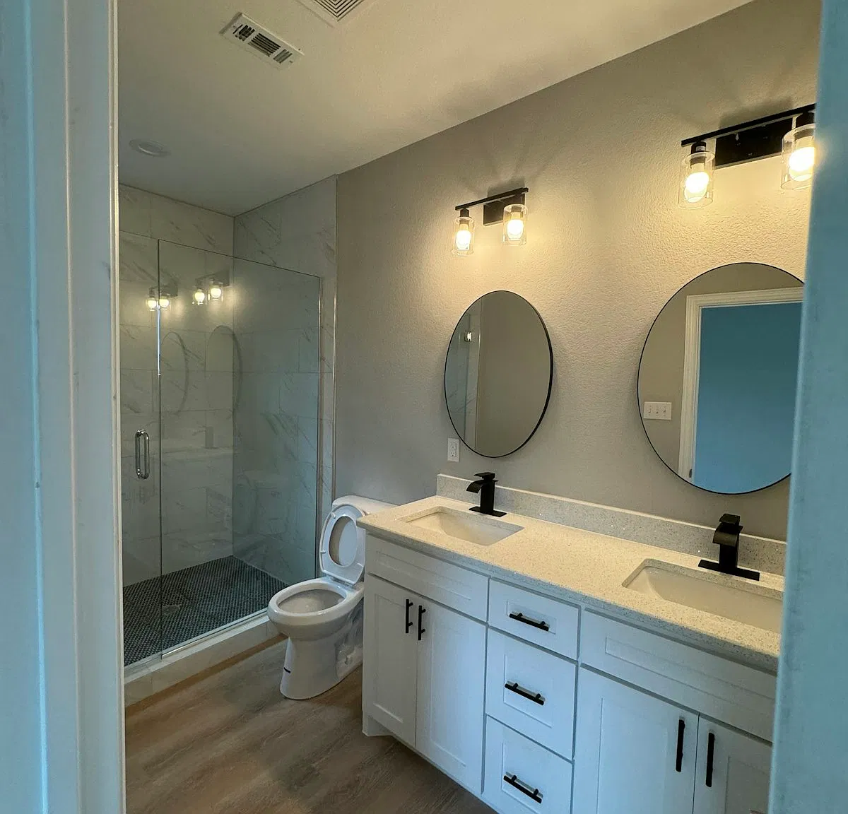 2502 Oxford Ave, Unit 110 — Photo 2