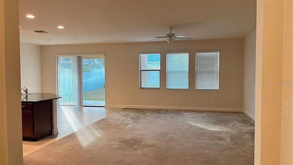 3 bed, 2.5 bath, 2237 sqft, $2,650 — Photo 3