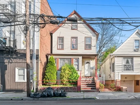 84 Center St, Clifton City, NJ 07011