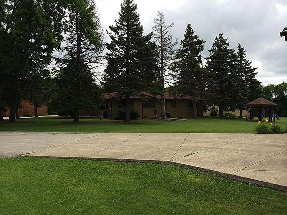 3rd image of 8105 W 131st St
