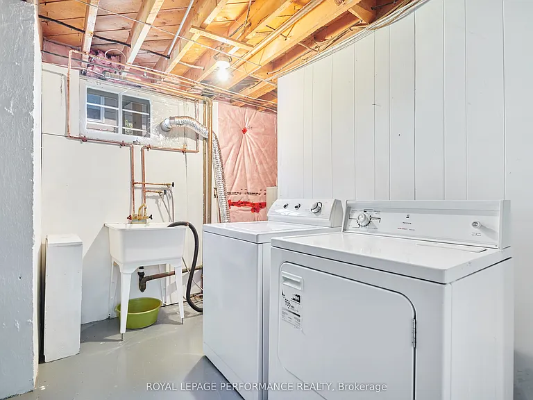 2243 Hillary Ave — Photo 28