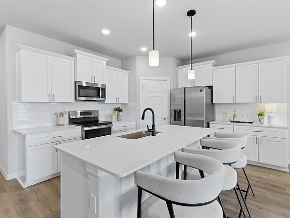 3rd image of 4735 Bluffview Dr