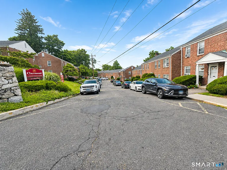29 Clarmore Dr #2A — Photo 12