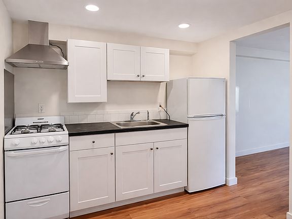 3rd image of 21 Amory St #1