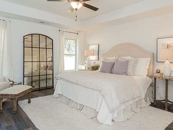 RegesI Owner Suite