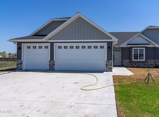 368 Cromwell Dr, Grand Forks, ND 58201