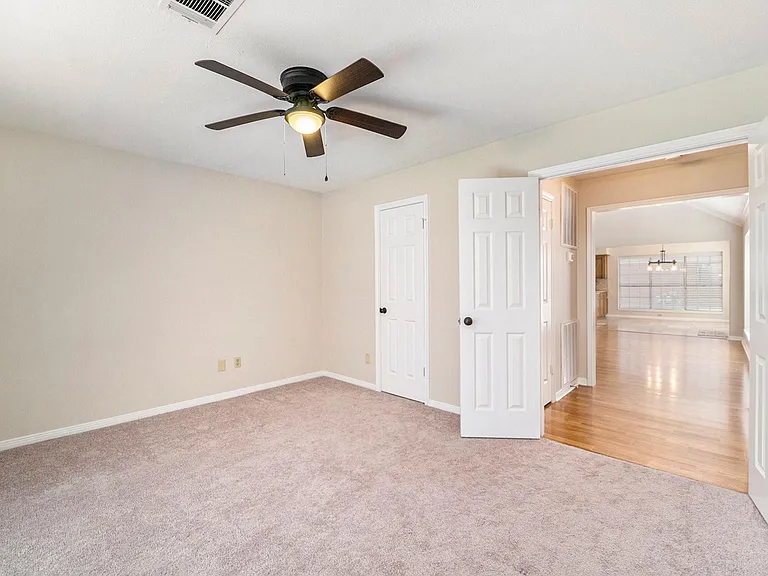 15214 Park Estates Ln — Photo 11