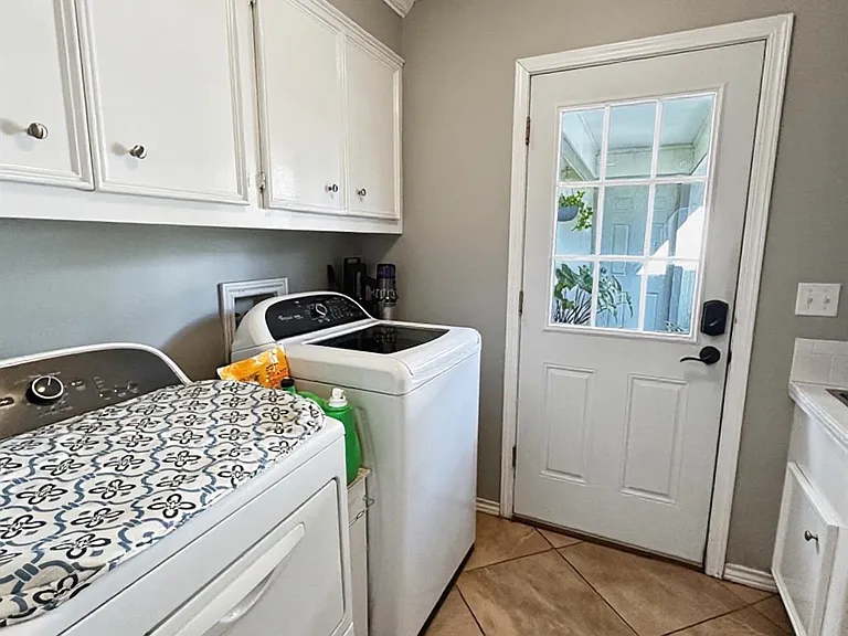 3934 Cypress Lake Dr — Photo 17