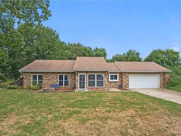 607 Arena Dr, Peculiar, MO 64078