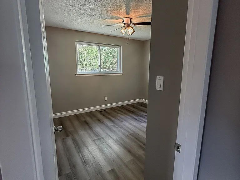 80 Kipling Cres — Photo 12
