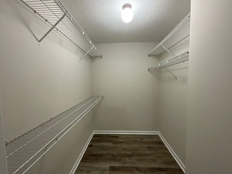 Meridian Park Apartments — Photo 195