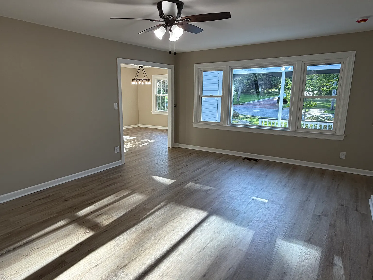 3 bed, 1200 sqft, $1,350 — Photo 4