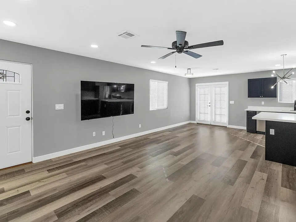 2509 E Broadway Rd #4