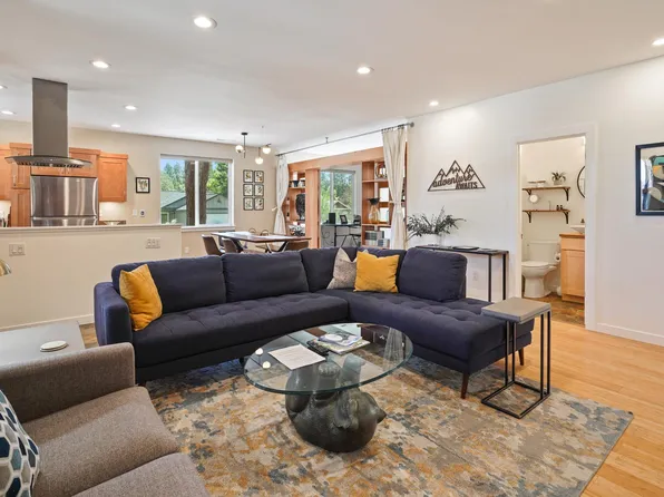 19813 Decoy Ct, Bend, OR 97702