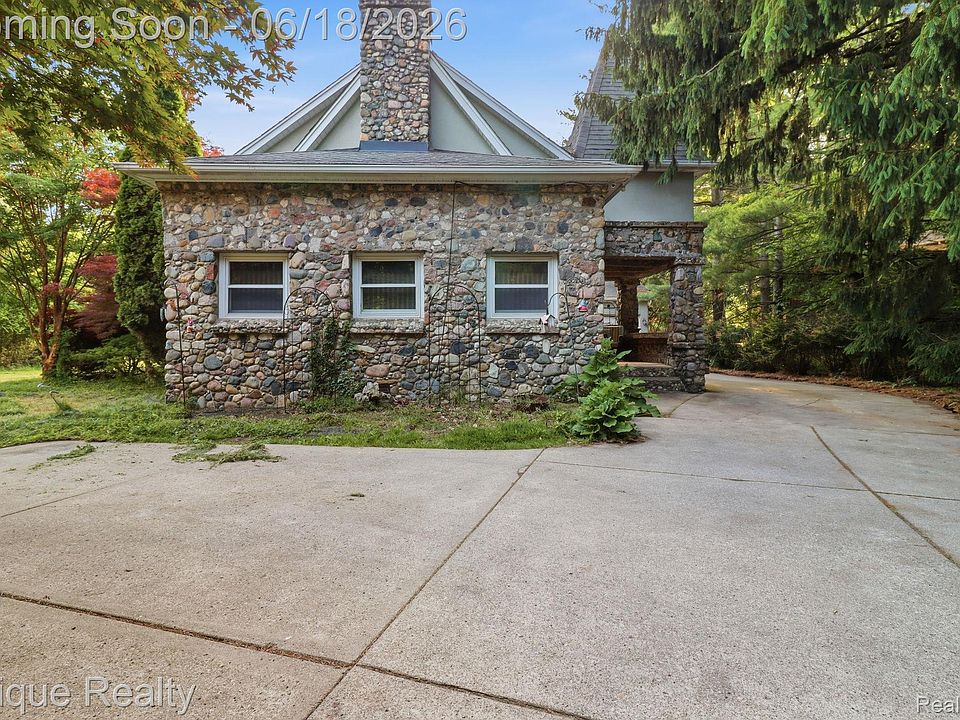 1st image of 21085 Metroview Rd