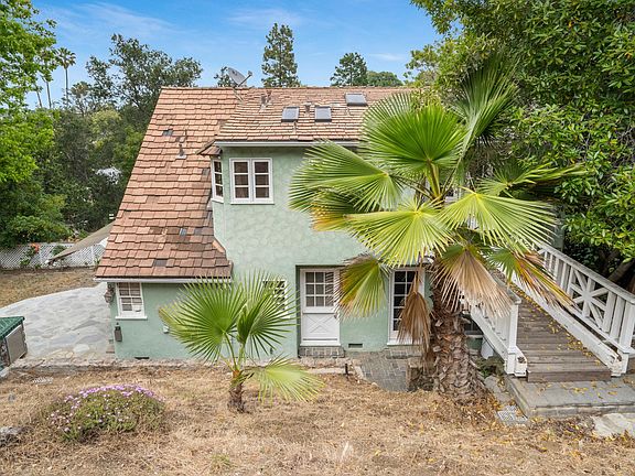 3rd image of 12060 Laurel Terrace Dr