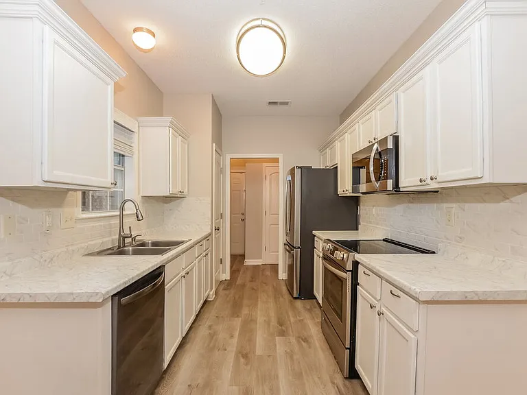 1140 Casentino St — Photo 8