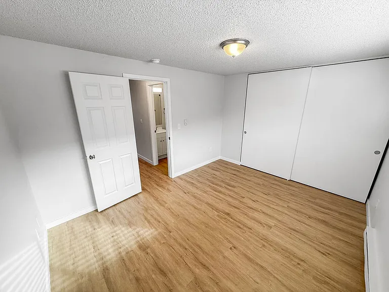 Meadowbrook Apartments — Photo 23