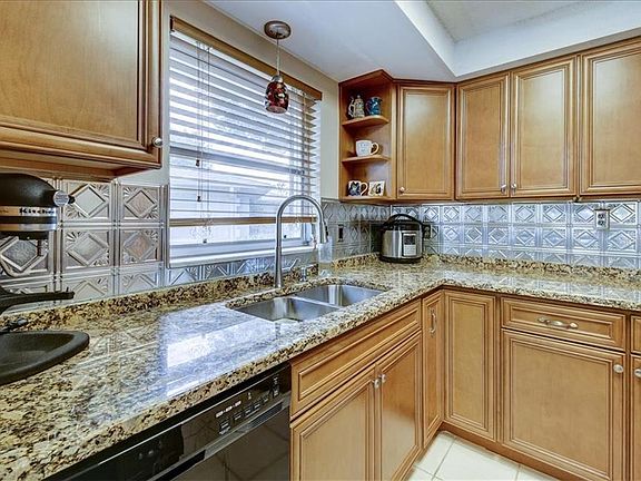 5th image of 670 Druid Park Dr W