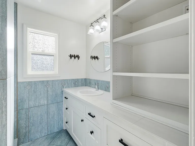 218 Mora St — Photo 26