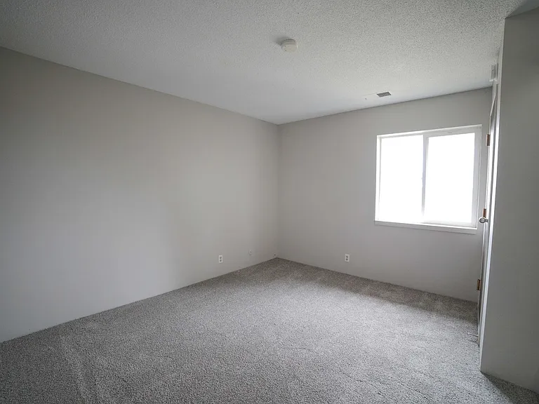 3033 W Capital Ave — Photo 20