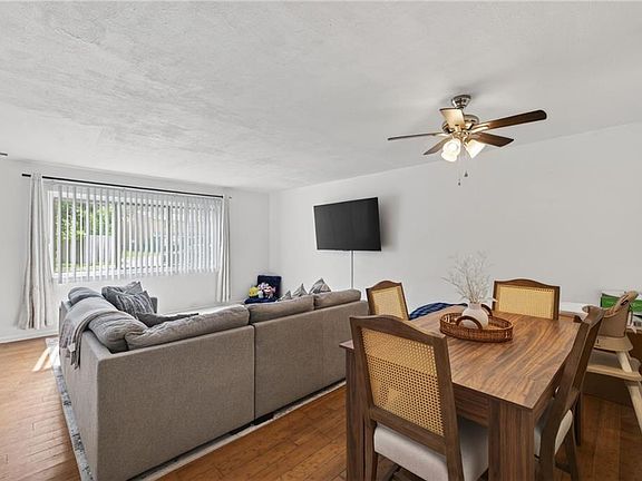 5th image of 869 S Club House Rd APT 3