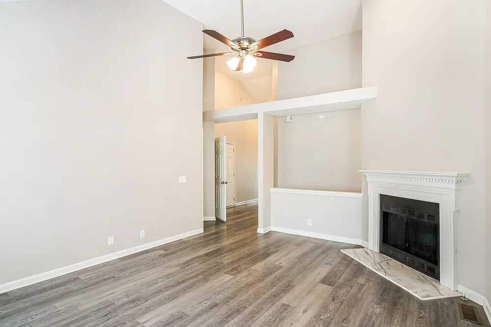 3 bed, 2.0 bath, 1269 sqft, $2,265 — Photo 3
