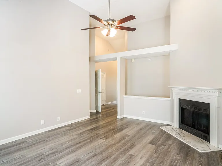 1046 Cedar Creek Village Rd — Photo 3