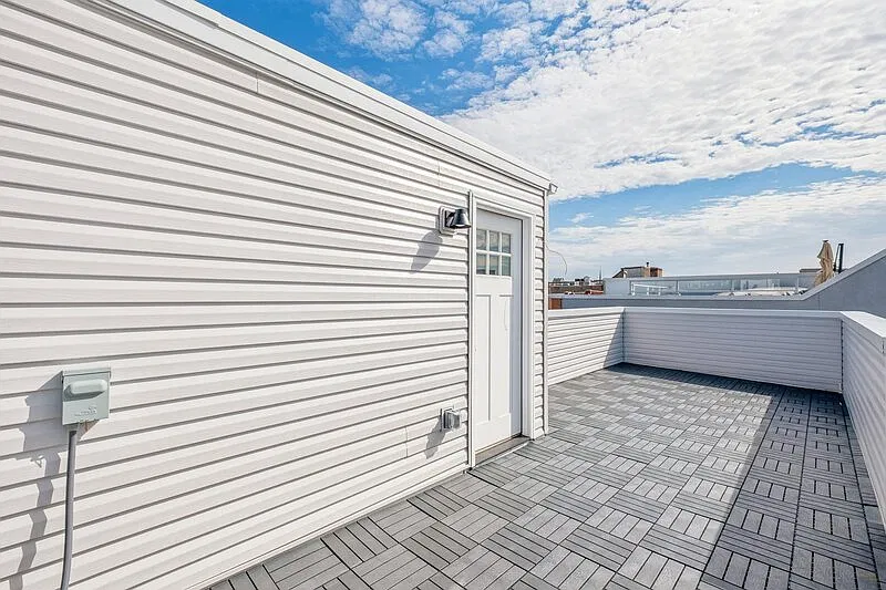 2 bed, 2.0 bath, $2,560 — Photo 2