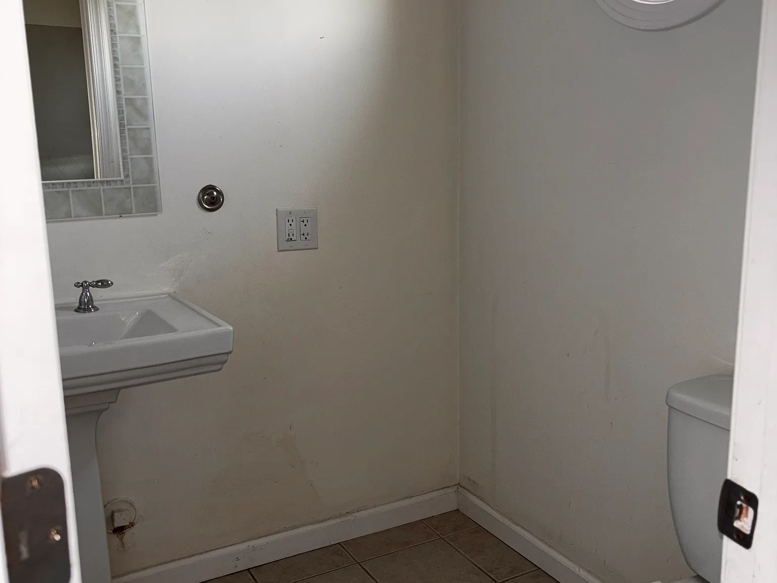 3 bed, 1320 sqft, $2,300 — Photo 1