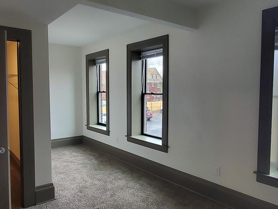 2nd image of 616 Niagara St #205
