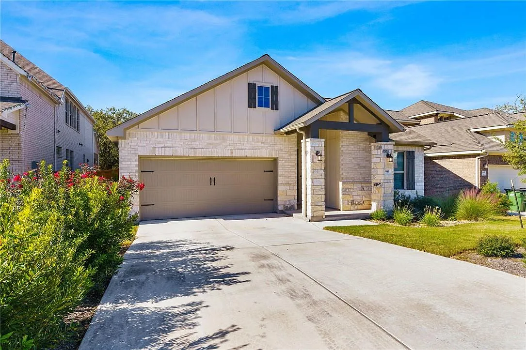 3 bed, 2.0 bath, 2052 sqft, $2,699 — Photo 2
